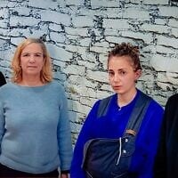 Des membres d'Or Tamid, un groupe de défense des droits des victimes d'abus sexuels à Francfort, de gauche à droite, Haleli Shomer Shalom, Roglit Ishay, Daniela Shemer et Niels Gerhardt. (Crédit : Or Tamid via JTA)
