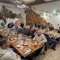 Des viticulteurs israéliens du Neguev visitent la région viticole espagnole de la Riviera del Duero en mars 2025 avec la Fondation Merage, dans le cadre des actions visant à obtenir une appellation viticole d'origine contrôlée du Neguev. (Avec l'aimable autorisation du Club Vinicole du Neguev)