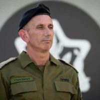 Le porte-parole sortant de Tsahal, le contre-amiral Daniel Hagari, lors de la passation de pouvoir sur une base militaire de Tel Aviv, le 27 mars 2025. (Armée israélienne)