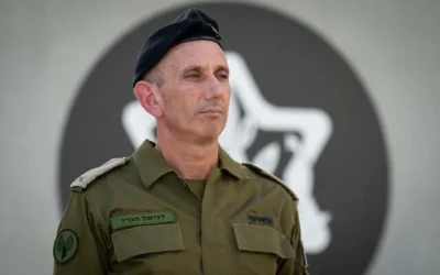 Le porte-parole sortant de Tsahal, le contre-amiral Daniel Hagari, lors de la passation de pouvoir sur une base militaire de Tel Aviv, le 27 mars 2025. (Armée israélienne)