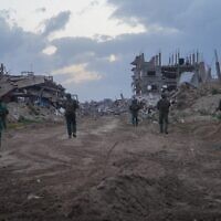 Des troupes de la division de Gaza opérant dans le sud de la bande de Gaza, sur une photo distribuée le 20 mars 2025. (Crédit : Armée israélienne)