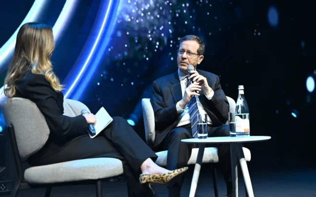 Le président Isaac Herzog s'exprime lors d'une conférence sur la réintégration des blessés de guerre, le 25 mars 2025. (Crédit : Haim Zach/GPO) Le président Isaac Herzog s'exprime lors d'une conférence sur la réintégration des blessés de guerre, le 25 mars 2025. (Crédit : Haim Zach/GPO)