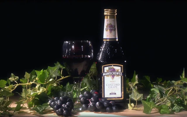 Du vin Manischewitz wine. (Capture d'écran YouTube)