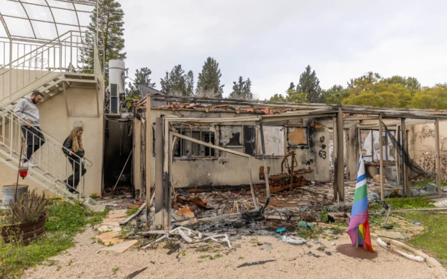 Destructions causées par des terroristes du Hamas dans le kibboutz Nirim le 7 octobre 2023, près de la frontière entre Israël et Gaza, dans le sud d'Israël, vues le 21 janvier 2024. (Crédit : Yossi Aloni/Flash90)