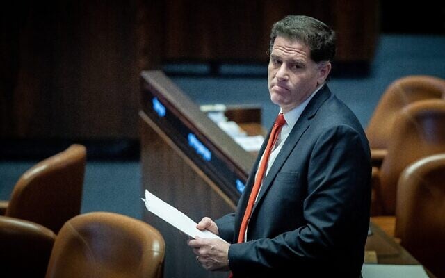 Le ministre des Affaires stratégiques Ron Dermer assiste à une session plénière de la Knesset à Jérusalem, le 22 janvier 2025. (Crédit : Yonatan Sindel/Flash90)
