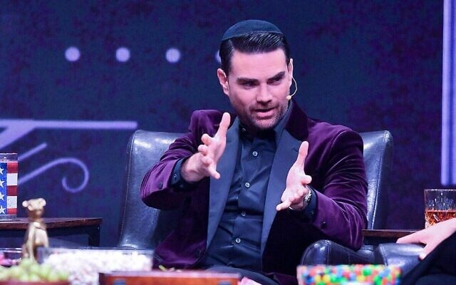 Ben Shapiro parle sur scène pendant The Daily Wire Presents Backstage Live au Ryman Auditorium le 14 août 2024 à Nashville, Tennessee. (Crédit : Jason Davis / Getty Images via AFP)
