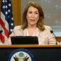 La porte-parole du Département d'État américain, Tammy Bruce, lors d'un briefing au Département d'État, le 15 avril 2025, à Washington. (Crédit : Rod Lamkey, Jr./AP)
