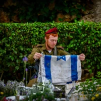 Le cimetière militaire du mont Herzl à Jérusalem, le 13 mai 2024. (Crédit : Chaïm Goldberg/Flash90)