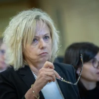 La procureure générale Gali Baharav-Miara assistant à une réunion de la commission de la Constitution, du Droit et de la Justice de la Knesset, le 27 avril 2025. (Crédit : Yonatan Sindel/Flash90)