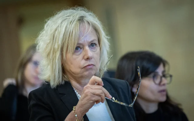 La procureure générale Gali Baharav-Miara assiste à une réunion de la commission de la Constitution, du Droit et de la Justice de la Knesset, le 27 avril 2025. (Crédit : Yonatan Sindel/Flash90)