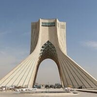 La tour Azadi, à Téhéran, en Iran, le 20 octobre 2016. (Crédit : Bernard Gagnon /    CC BY-SA 4.0)