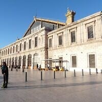 La façade de la gare Saint-Charles, à Marseille, le 7 mars 2018. (Crédit : Smiley.toerist / CC BY-SA 4.0)