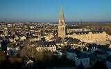 Vue de la ville de Vendôme (Loir-et-Cher, France) et notamment de ses deux clochers depuis l'ancien château, le 12 février 2023. (Crédit : Benjamin Smith / CC BY-SA 4.0)