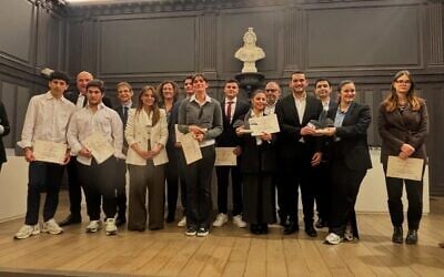 Au concours d’éloquence réservé aux collégiens et lycéens de Provence, dans le but de lutter contre l’antisémitisme. (Crédit : Capture d'écran Facebook Crif Marseille)