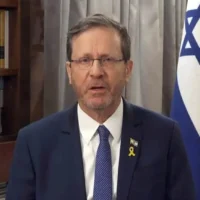 Le président Isaac Herzog émet un message vidéo le 20 mars 2025. (Capture d'écran/ Résidence du président)