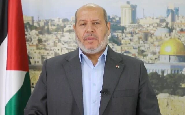 Khalil al-Hayya refusant l'offre israélienne de trêve temporaire et d'accord en vue de la libération des otages lors d'une conférence télévisée, le 17 avril 2025. (Crédit : Capture d'écran/X)