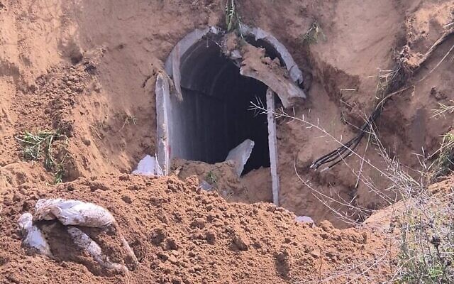 L'entrée d'un tunnel du Hamas dans le nord de la bande de Gaza, sur une photo publiée le 13 avril 2025. (Armée israélienne) L'entrée d'un tunnel du Hamas dans le nord de la bande de Gaza, sur une photo publiée le 13 avril 2025. (Armée israélienne)