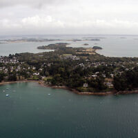 Vue aérienne datée du 02 septembre 2006 de l'île aux Moines dans le Golfe du Morbihan. AFP PHOTO MARCEL MOCHET (Photo by MARCEL MOCHET / AFP)
