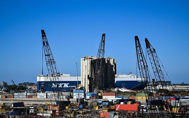 Un cargo amarré, au port de Beyrouth, le 21 octobre 2024. (Crédit : Joseph Eid/AFP)