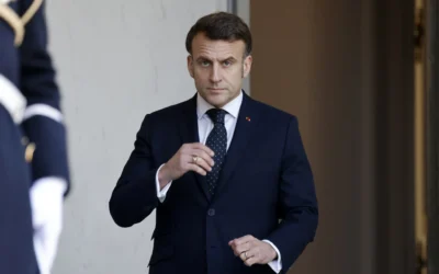 Le président français Emmanuel Macron avant un sommet informel pour discuter de la situation en Ukraine et de la sécurité européenne à l'Élysée, le 17 février 2025. (Crédit : Ludovic MARIN / AFP)