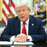 Le président américain Donald Trump dans le bureau ovale de la Maison Blanche à Washington, DC, le 31 mars 2025. (Crédit : SAUL LOEB / AFP)