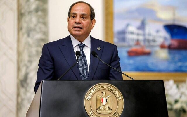 Le président égyptien Abdel Fattah al-Sissi s'exprimant lors d'une conférence de presse après sa rencontre avec le président français, au palais présidentiel du Caire, en Égypte, le 7 avril 2025. (Crédit : Ludovic Marin/Pool/AFP) Le président égyptien Abdel Fattah al-Sissi s'exprimant lors d'une conférence de presse après sa rencontre avec le président français, au palais présidentiel du Caire, en Égypte, le 7 avril 2025. (Crédit : Ludovic Marin/Pool/AFP)