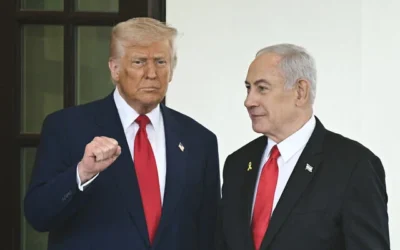 Illustration : Le président américain Donald Trump (à gauche) accueille le Premier ministre Benjamin Netanyahu à la Maison-Blanche de Washington le 7 avril 2025. (Brendan Smialowski/AFP)