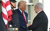 Le président américain Donald Trump accueille le Premier ministre israélien Benjamin Netanyahu à la Maison Blanche à Washington, le 7 avril 2025. (Crédit : SAUL LOEB / AFP)