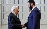 Cette image diffusée par l'Agence de presse arabe syrienne (SANA) montre le président intérimaire syrien Ahmed al-Sharaa (à droite) recevant le président de l'Autorité palestinienne Mahmud Abbas à Damas, le 18 avril 2025. (Crédit : SANA / AFP)