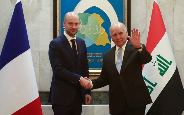Le ministre irakien des Affaires étrangères Fuad Hussein (à droite) accueille son homologue français Jean-Noël Barrot à Bagdad le 23 avril 2025. (Crédit : AHMAD AL-RUBAYE / AFP) Le ministre irakien des Affaires étrangères Fuad Hussein (à droite) accueille son homologue français Jean-Noël Barrot à Bagdad le 23 avril 2025. (Crédit : AHMAD AL-RUBAYE / AFP)
