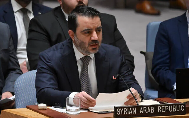 Le ministre syrien des Affaires étrangères, Assaad al-Shaibani, s'exprimant lors d'une réunion du Conseil de sécurité des Nations unies sur le Moyen-Orient au siège de l'ONU, à New York, le 25 avril 2025. (Crédit : Angela Weiss/AFP) Le ministre syrien des Affaires étrangères, Assaad al-Shaibani, s'exprimant lors d'une réunion du Conseil de sécurité des Nations unies sur le Moyen-Orient au siège de l'ONU, à New York, le 25 avril 2025. (Crédit : Angela Weiss/AFP)