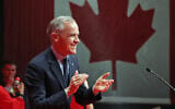 Le Premier ministre du Canada et chef du Parti libéral, Mark Carney, fête sa victoire à Ottawa, Ontario, le 29 avril 2025. (Crédit : Dave Chan / AFP)