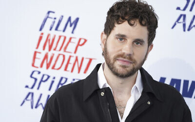 Ben Platt lors de son arrivée aux Film Independent Spirit Awards, à Santa Monica, en Californie, le 25 février 2024. (Crédit : Jordan Strauss/Invision/AP)