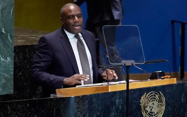 Le ministre britannique des Affaires étrangères, David Lammy, s'adressant au Sommet de l'avenir, lors de l'Assemblée générale des Nations unies, le 23 septembre 2024. (Crédit : Richard Drew/AP) Le ministre britannique des Affaires étrangères, David Lammy, s'adressant au Sommet de l'avenir, lors de l'Assemblée générale des Nations unies, le 23 septembre 2024. (Crédit : Richard Drew/AP)