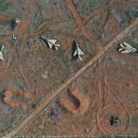 Des avions syriens saisis au lendemain de la prise de contrôle par l'opposition de l'aéroport militaire de Hama le 6 décembre 2024. (Crédit : AP/Ghaith Alsayed)