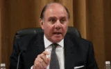 Karim Souaid, le nouveau gouverneur de la Banque centrale du Liban, lors d'une cérémonie de prise de fonction dans le bâtiment de la Banque centrale du Liban, à Beyrouth, au Liban, le 4 avril 2025. (Crédit : Hussein Malla/AP Photo)