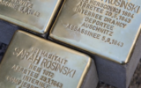 Pavés de la méoire pour la famille Ronsinski. (Capture d'écran page YouTube de la ville de Saint-Maurice)