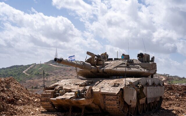 Illustration : Un char est stationné au poste militaire de Margaliot Defender de l'armée israélienne, dans le sud du Liban, à la périphérie de Markaba, le 2 avril 2025. (Crédit : Emanuel Fabian/Times of Israel) Illustration : Un char est stationné au poste militaire de Margaliot Defender de l'armée israélienne, dans le sud du Liban, à la périphérie de Markaba, le 2 avril 2025. (Crédit : Emanuel Fabian/Times of Israel)
