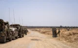 Des soldats de Tsahal dans la zone du corridor de Morag, dans le sud de la bande de Gaza, le 21 avril 2025. (Emanuel Fabian/ Times of Israel)