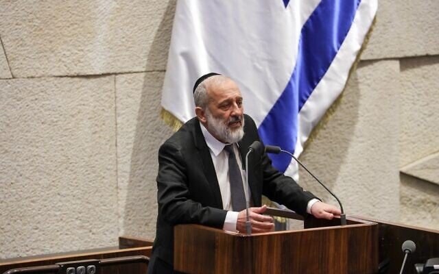 Le chef du parti Shas, Aryeh Deri, lors de la séance plénière de la Knesset, le 31 mars 2025. (Crédit : Dani Shem-Tov/Bureau du porte-parole de la Knesset) Le chef du parti Shas, Aryeh Deri, lors de la séance plénière de la Knesset, le 31 mars 2025. (Crédit : Dani Shem-Tov/Bureau du porte-parole de la Knesset)