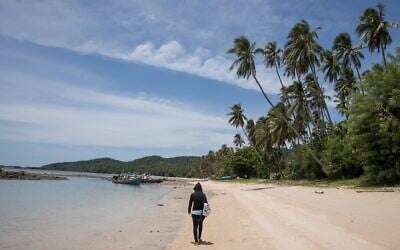 Illustration : Une plage à Ko Samui, en Thaïlande, le 21 août 2017. (Crédit : Nati Shohat/FLASH90)