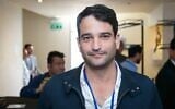 Le maire de Hod HaSharon, Amir Kochavi, assistant à une convention des maires et présidents de conseils locaux nouvellement élus, à Ashkelon, le 27 novembre 2018. (Crédit : Flash90)