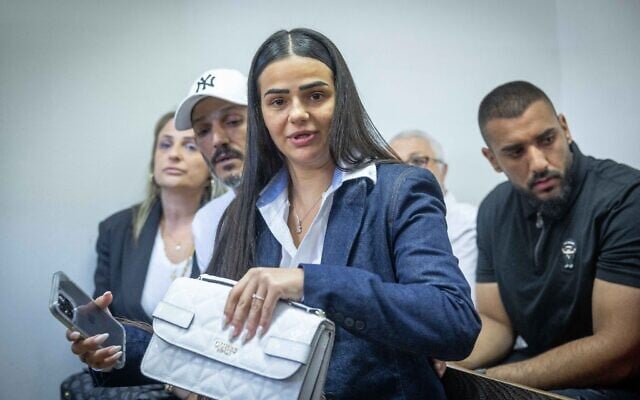 Orian Ben Kalifa, membre de la police des frontières accusée d'avoir agressé une Palestinienne dans la Vieille Ville de Jérusalem, à son arrivée au tribunal de Jérusalem, le 2 mai 2023. (Crédit : Yonatan Sindel/Flash90)