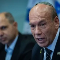 Le contrôleur de l'État Matanyahu Englman assistant à une réunion de la commission des Finances de la Knesset, à Jérusalem, le 6 janvier 2025. (Crédit : Yonatan Sindel/Flash90)