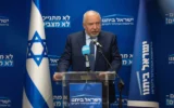 Le chef du parti Yisrael Beytenu, le député Avigdor Liberman, dirigeant une réunion de sa faction, à la Knesset, à Jérusalem, le 31 mars 2025. (Crédit : Yonatan Sindel/Flash90)
