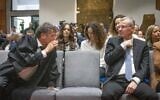 Le président de la Cour suprême, Isaac Amit (à gauche), s'adressant à Yariv Levin, ministre de la Justice, à la résidence présidentielle, à Jérusalem, le 10 avril 2025. (Crédit : Chaïm Goldberg/Flash90)