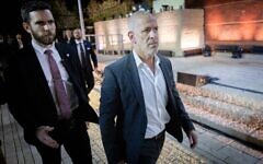 Le chef du Shin Bet, Ronen Bar, assiste à une cérémonie organisée au musée commémoratif Yad Vashem à Jérusalem, le 23 avril 2025. (Crédit : Chaim Goldberg/Flash90)