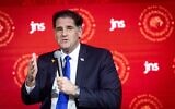 Le ministre des Affaires stratégiques Ron Dermer s'exprimant lors de la conférence du Jewish News Syndicate, à Jérusalem, le 28 avril 2025. (Crédit : Chaïm Goldberg/Flash90)