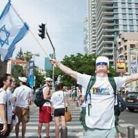 De jeunes adultes juifs participent à un voyage Taglit Birthright et profitent de la Tel Aviv Urban Experience. (Autorisation)