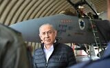 Le Premier ministre Benjamin Netanyahu visite une base de F-15 de l'armée de l'air le 11 avril 2024. (Crédit : Kobi Gideon/GPO)